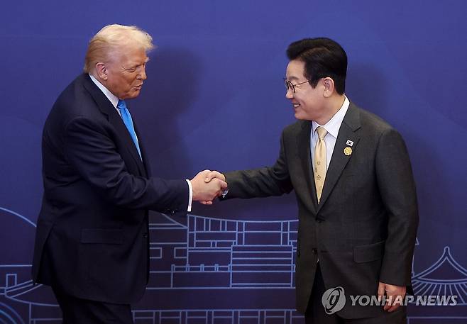 2025년 경주에서 만난 이재명 대통령과 트럼프 대통령 [연합뉴스 자료사진]