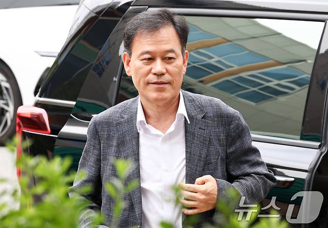 직권남용권리행사방해 혐의를 받는 윤한홍 국민의힘 의원이 1일 경기 과천시 2차 종합특검 사무실에 피의자 신분으로 출석하고 있다. 2026.8.1 ⓒ 뉴스1 최지환 기자