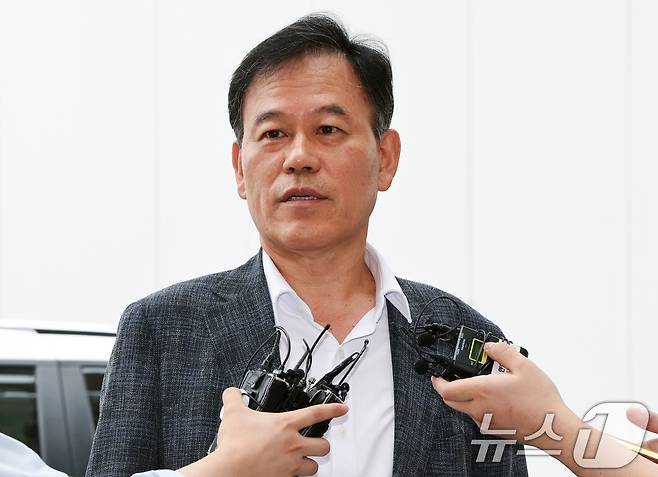 직권남용권리행사방해 혐의를 받는 윤한홍 국민의힘 의원이 1일 경기 과천시 2차 종합특검 사무실에 피의자 신분으로 출석하며 취채진 질문에 답변하고 있다. 2026.8.1 ⓒ 뉴스1 최지환 기자