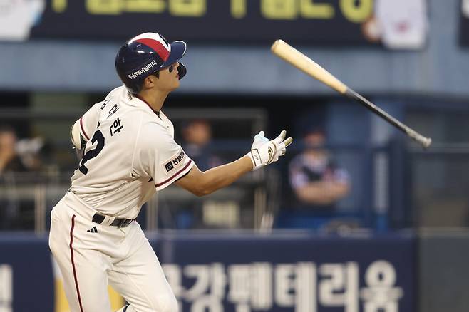 두산 김대한이 31일 서울 잠실구장에서 열린 2026 KBO리그 정규시즌 LG전에서 홈런을 치고 있다. 사진 | 두산 베어스