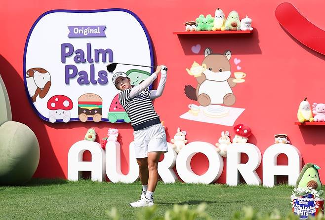 김수지가 1일 열린 KLPGA 투어 오로라월드 챔피언십 3라운드 18번 홀에서 티샷을 하고 있다. 사진 KLPGA