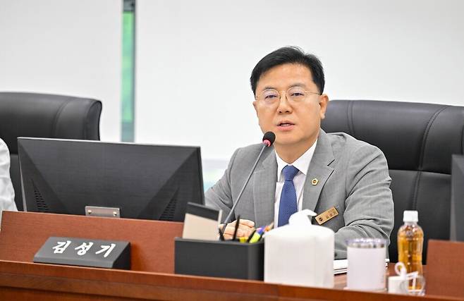 김성기 경기도의원이 보건복지위 업무보고에서 발언하는 모습. /사진제공=경기도의회