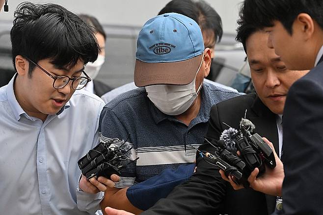 ‘장윤기 사건’과 관련해 증거인멸 혐의를 받고 있는 광주 광산경찰서 소속 A경감이 지난 7월8일 오전 전남광주통합특별시 동구 광주지법에서 열리는 구속 전 피의자 심문(영장실질심사)에 출석하고 있다. 뉴시스