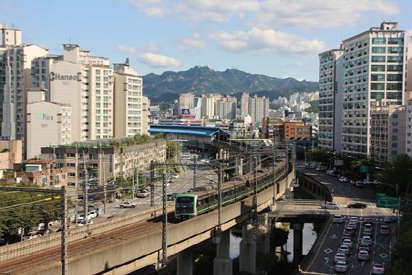 정부가 부동산 세제 개편안을 발표했다. 종부세는 주택 수 대신 가액 기준으로 개편되고, 실거주자 세제 혜택은 확대된다. 다주택자 양도세 중과도 단계적으로 완화된다. ⓒ픽사베이