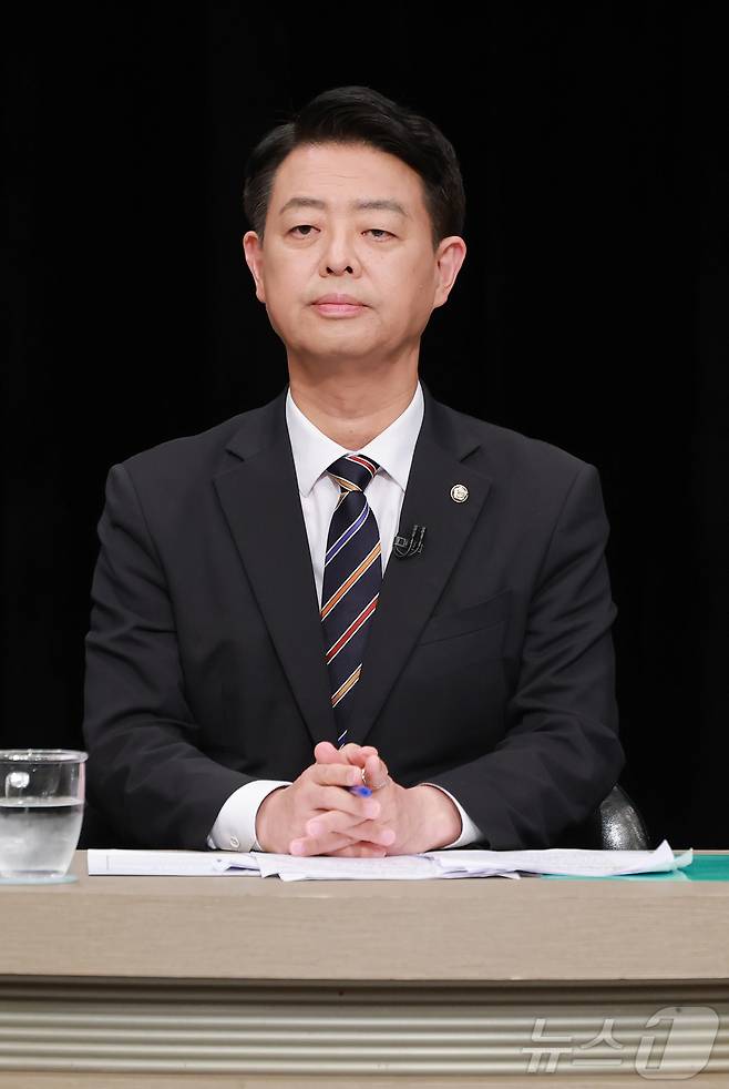 김영호 더불어민주당 최고위원 후보가 3일 경기 부천시 OBS경인TV에서 열린 최고위원 후보자 방송토론회에 참석해 있다. 2026.8.3 ⓒ 뉴스1 국회사진기자단