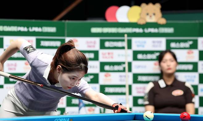‘선수 겸 해설위원’ 강유진이 첫 결승에 올랐으나 박정현에게 패해 준우승으로 만족했다. PBA 제공