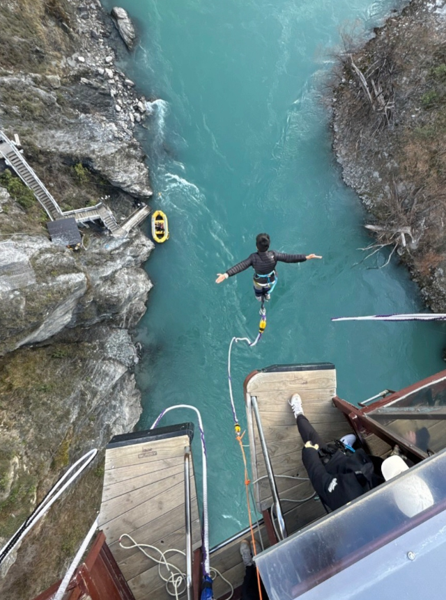 Dr. Heo Yang-im, who recently announced her divorce from Ko Ji Yong, shared an update on her son Seung-jae, who took on the challenge of bungee jumping in New Zealand, expressing her pride in him. Through her social media, Heo Yang-im stated that she feels her son has grown significantly as she watches him make his own choices and take on challenges.Heo Yang-im shared a video of Seung-jae attempting a bungee jump while training in New Zealand, expressing her deep affection for her son as he navigates moments on his own that his mother cannot experience. She also added a sweet message saying she would go to meet her son when he returns to Korea soon.Previously, Seung-jae garnered attention for sending a handwritten letter from his New Zealand ski camp expressing concern for his mothers meals. Many netizens are expressing surprise and support for Seung-jae, who was loved on television during his childhood, now independently handling overseas training and embarking on new challenges.Meanwhile, Ko Ji Yong officially announced on the 29th of last month that she had divorced Heo Yang-im two years ago. Ko Ji Yong stated that he had not disclosed the fact of his divorce until now to allow his son, Seung-jae, to accept the situation stably, and conveyed his position that he would continue to do his best as a father.