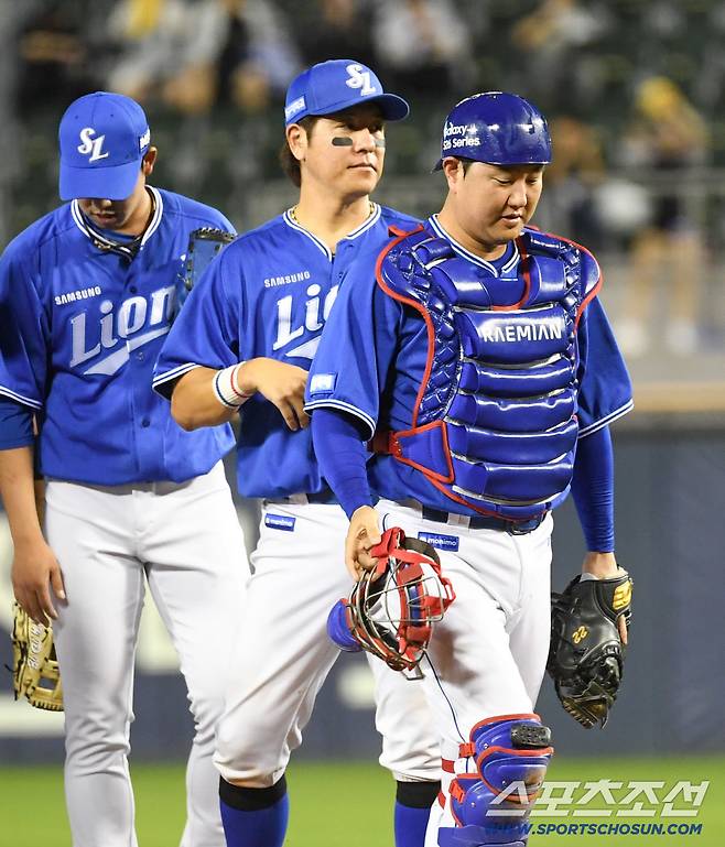 25일 잠실구장에서 열린 LG와 삼성의 경기. 승리한 삼성 강민호, 장승현이 기뻐하고 있다. 잠실=박재만 기자 pjm@sportschosun.com/2026.06.25/