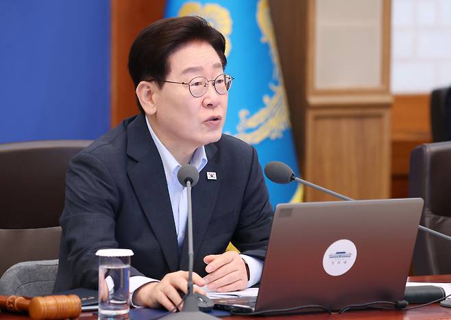 이재명 대통령이 4일 청와대에서 열린 국무회의에서 발언을 하고 있다. 뉴시스