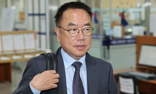 국민의힘 서범수 의원이 지난달 15일 서울 서초구 서울중앙지방법원에서 열린 추경호 대구시장의 내란 중요임무 종사 혐의 1심 속행 공판에 증인으로 출석하고 있다. 연합뉴스