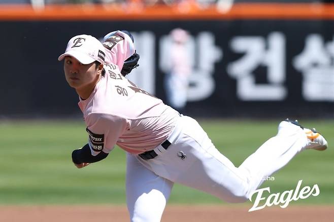 한화 왕옌청이 9일 대전 한화생명 볼파크에서 열린 2026 KBO리그 정규시즌 LG전에 선발 등판해 역투하고 있다. 사진 | 한화 이글스
