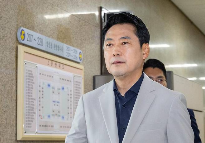 장동혁 국민의힘 대표가 5일 국회에서 열린 현안 관련 기자간담회에 입장하고 있다. 연합뉴스