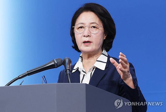 경기도 재정 비상 선언 기자회견 하는 추미애 경기지사 (수원=연합뉴스) 홍기원 기자 = 추미애 경기도지사가 5일 경기도 수원시 경기도청에서 '경기도 재정 비상 상황' 선언 기자회견을 하고 있다. 2026.8.5 xanadu@yna.co.kr
