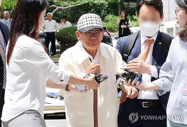 이만희 신천지 총회장 '질문엔 묵묵부답' (서울=연합뉴스) 김주형 기자. 2026.6.24 kjhpress@yna.co.kr
