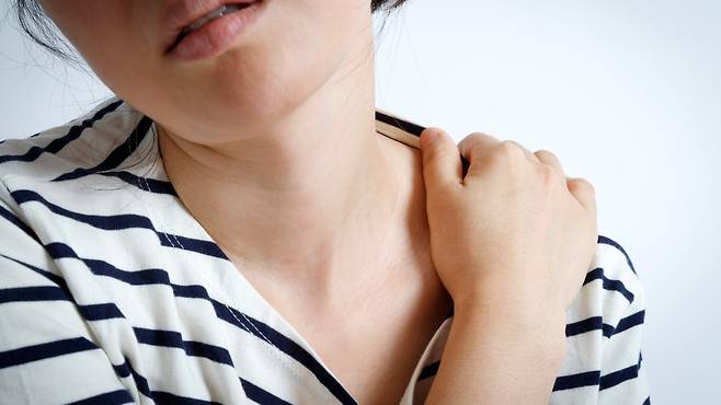 섬유근육통이 뇌에 뿌리를 둔 신경계 질환이라는 사실이 역대 최대 규모의 연구로 처음 확인됐다 | 출처: 클립아트코리아