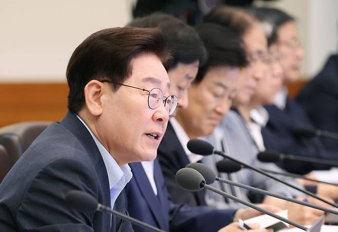 이재명 대통령이 4일 청와대에서 열린 국무회의에서 발언을 하고 있다. ⓒ뉴시스