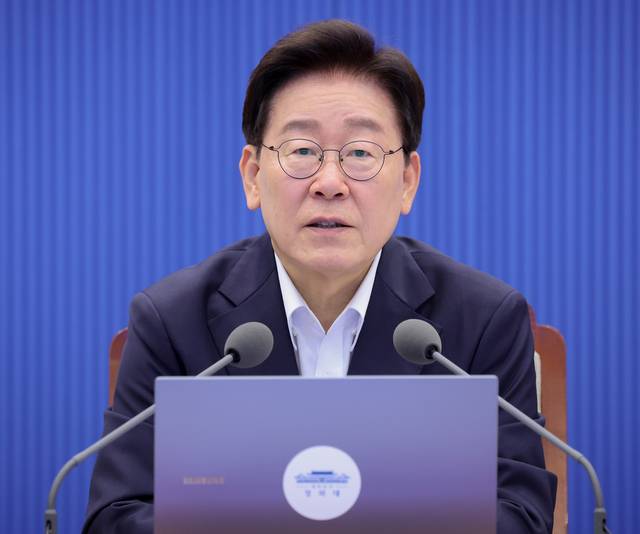 이재명 대통령이 6일 청와대에서 열린 수석보좌관회의에서 발언하고 있다. [청와대통신사진기자단]