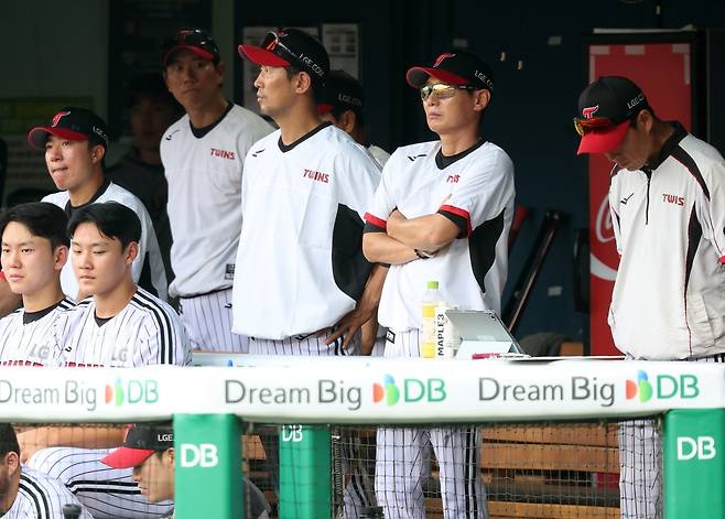 후반기 팀 ERA 최하위인 LG 투수들이 폭염 취소에 따른 효과를 누릴 수 있을지 주목된다. 뉴시스
