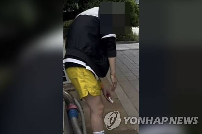 지난 6월 SNS에 올라온 '수원 마약 의심 영상'속 남성 [인터넷 커뮤니티 캡처. 재판매 및 DB 금지]