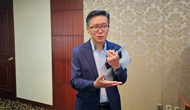 한미그룹 오너일가 의혹을 제기한 김태호 전 큐어세라퓨틱스 대표가 기자회견을 열었다. / 사진=정문필 기자.
