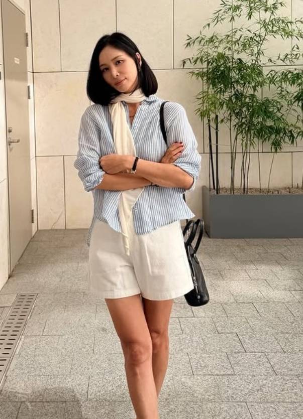 Actress Ko So-young shared an update on her Instagram, revealing her new medium-length hairstyle, along with greetings for the beginning of autumn. Ko So-young showcased her unchanging beauty with a sophisticated styling that paired a blue striped shirt with white shorts.In the released photos, Ko So-young captivated attention with her slender legs and a more elegant aura. To mark the arrival of autumn, she added warm greetings for her fans, advising them to stay safe from the heat.Meanwhile, Ko So-young married actor Jang Dong-gun in 2010 and has one son and one daughter. Currently, she runs a personal YouTube channel and actively communicates with her fans.