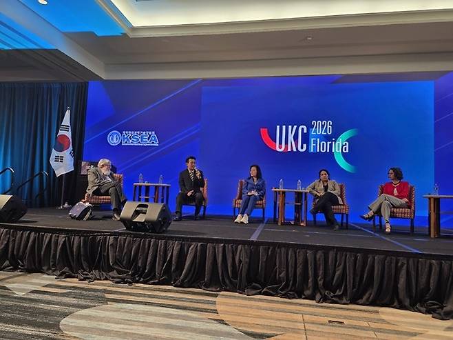 8월 6일 열린 UKC 2026 'AI 시그니처 심포지엄' 패널 토론 현장 [아크릴 제공=연합뉴스]