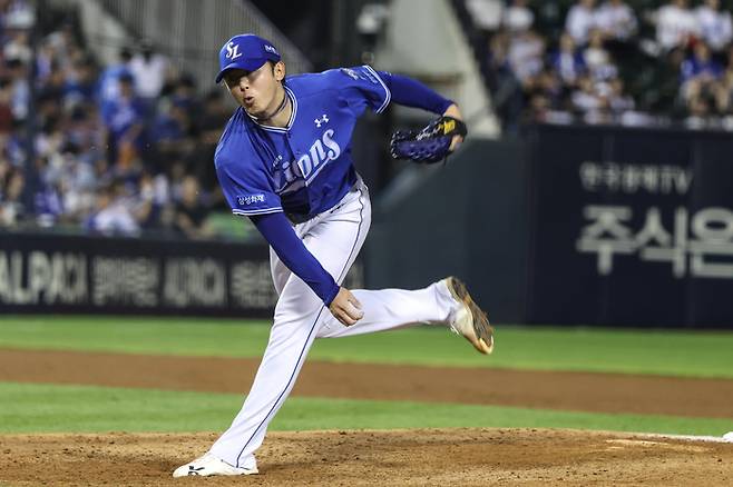 삼성 미야지가 24일 잠실구장에서 열린 2026 KBO리그 두산전에서 역투하고 있다. 사진 | 삼성 라이온즈