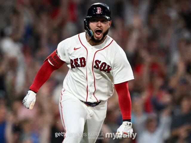 MLB 보스턴 윌리에르 아브레우는 8일(한국시각) 열린 애슬래틱스와 홈 경기서 2안타 3타점으로 활약하며 소속팀의 13-1 대승에 힘을 실었다./게티이미지코리아