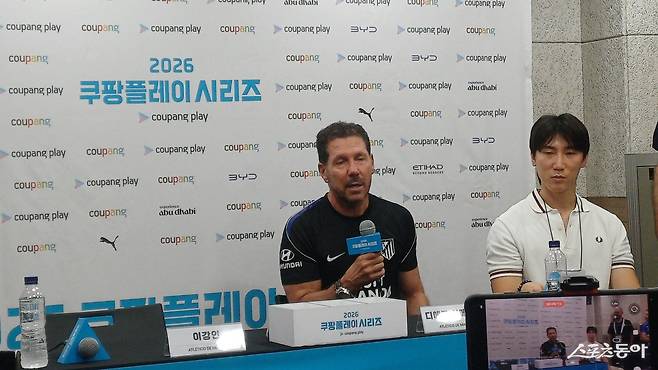 디에고 시메오네 AT 마드리드 감독이 맨시티와 프리시즌 친선전을 하루 앞둔 8일 목동종합운동장에서 진행된 공식기자회견에서 소감을 전하고 있다. 목동｜남장현 기자