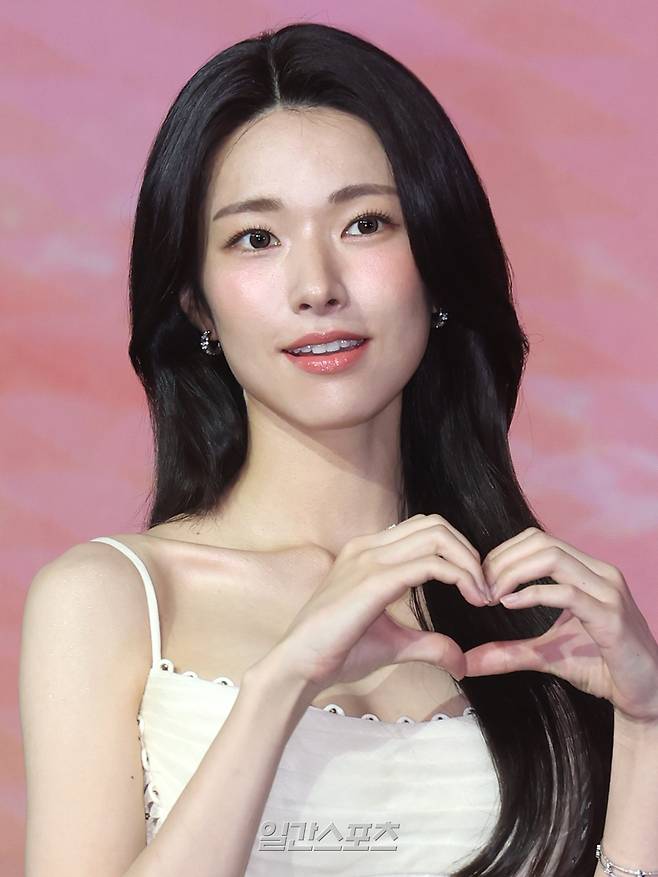 배우 하영이 5일 오전 서울 마포구 호텔 나루 서울 엠갤러리 열린 넷플릭스 오리지널 '이런 엿같은 사랑' 제작발표회에 참석해 포토타임을 갖고 있다. 서병수 기자 qudtn@edaily.co.kr /2026.08.05/