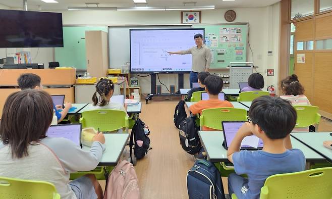 연천 백의초의 디지털 교육 시간. 연천 백의초 제공