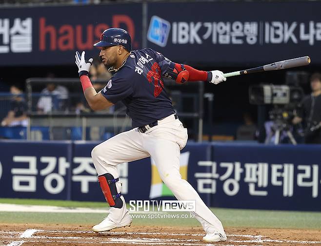 ▲ 올 시즌 변함없는 타격 능력을 보여주며 롯데 타선을 이끌고 있는 빅터 레이예스 ⓒ곽혜미 기자