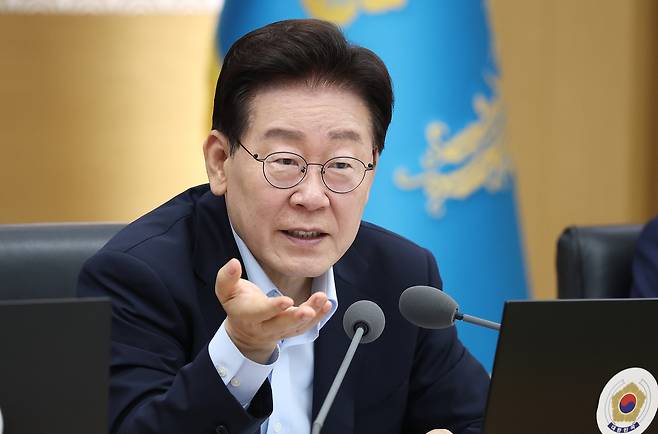 이재명 대통령이 11일 정부세종청사에서 열린 국무회의에서 발언하고 있다. [연합]