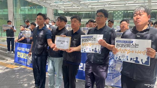 ▲ 금속노조는 11일 오전 서울 강남구 현대모비스 본사 앞에서 기자회견을 열고 "진짜 사장 쟁취를 위해 쟁의행위 찬반투표를 실시한다"고 밝혔다. <금속노조>