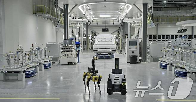 현대자동차그룹이 싱가포르에 설립한 글로벌 혁신센터(HMGICS) 내 로봇과 인공지능(AI)을 결합한 초자동화 생산 시스템의 모습(자료사진. 현대자동차그룹 제공. 재판매 및 DB 금지) 2025.8.19 ⓒ 뉴스1