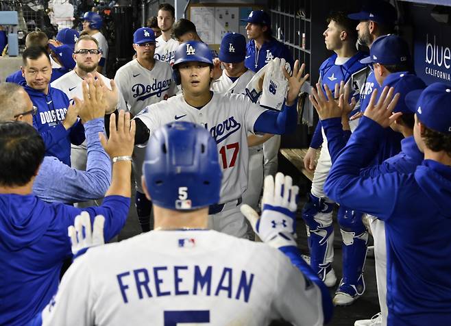 Los Angeles Dodgers designated hitter Shohei Ohtani celebrates with teammates in the dugout after scoring the go-ahead run in the 7th inning on a Freddie Freeman single against the Kansas City Royals at Dodger Stadium in Los Angeles on Monday, August 10, 2026. Photo by Jim Ruymen/UPI  <저작권자(c) 연합뉴스, 무단 전재-재배포, AI 학습 및 활용 금지>