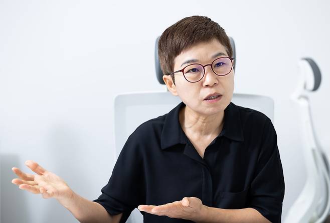 지난 9일 김재련 변호사를 만났다. 그는 "형소법 개정안은 피해자 편에 섰던 검사를 허수아비로 만들고, '요구'만 할 수 있는 '요구 검사'로 만들었다"고 비판했다. 우상조 기자