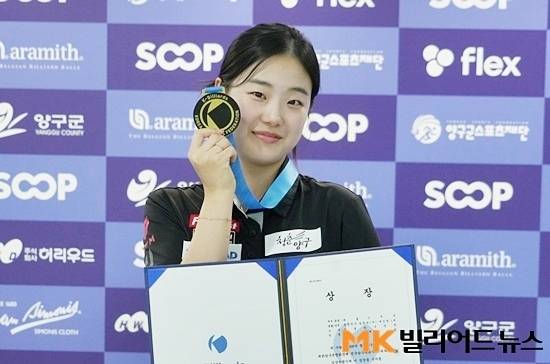 허채원이 최근 강원도 양구에서 막을 내린 ‘SOOP과 함께하는 2026 대한당구연맹회장배 전국당구대회’ 여자3쿠션 결승전에서 박세정을 꺾고 9개월만에 전국대회 우승을 차지했다. 허채원은 “초구를 잡고 초반에 빠르게 치고 나가는 전략이 그대로 적중해 우승할 수 있었다”고 말했다.