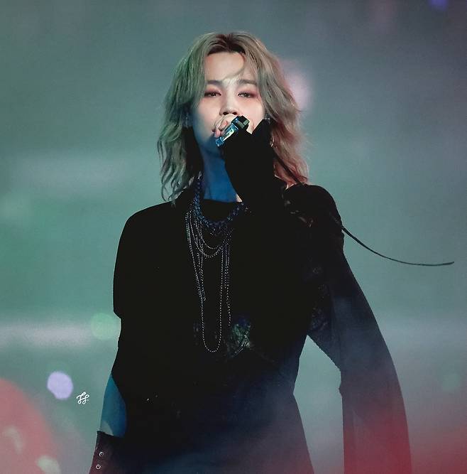 Jimin, do BTS, cativa fãs do mundo todo com citação que transmite a 'estética do vazio'... Selecionada como 'Citação do Dia' pelo jornal indiano Economic Times.
