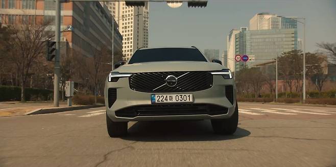 쿠팡플레이 시리즈 ‘지금 불륜이 문제가 아닙니다’ 속 볼보자동차의 ‘XC90’. [볼보자동차코리아 제공]