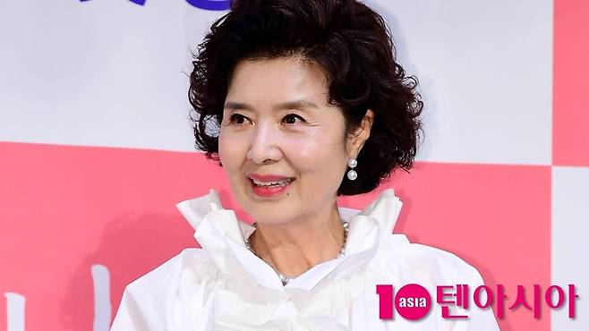 배우 윤미라가 공식 행사에 참석한 모습이다. / 사진=텐아시아 DB