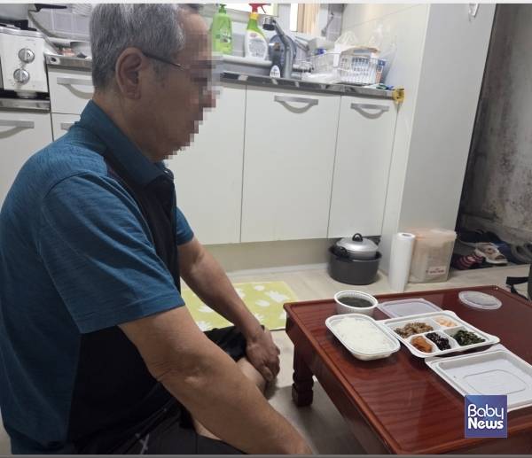 용인특례시 보건소는 현장에서 어려움을 겪는 주민을 발굴, 각종 복지 서비스와 연계해 돌봄 사각지대를 해소하고 있다.&nbsp;ⓒ용인특례시