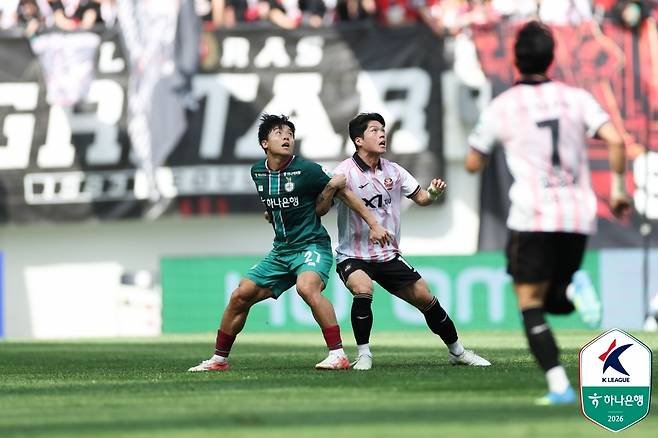 리그 선두 FC서울과 9위 대전이 시즌 3번째 맞대결을 펼친다. 올 시즌 두 팀은 서로 상대 홈에서 승전고를 울렸다. (한국프로축구연맹 제공)