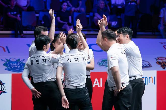 브레이커스 선수들이 승리 후 환호하고 있다. ⓒ PBA