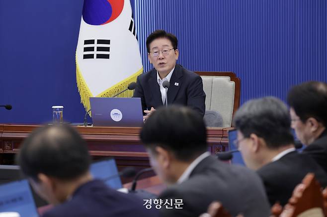 이재명 대통령이 지난 13일 청와대에서 열린 수석보좌관회의에서 발언하고 있다. 청와대사진기자단
