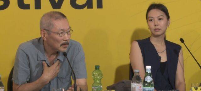 영화감독 홍상수(왼쪽), 배우 김민희가 공식석상에 섰다. / 로카르노국제영화제 공식유튜브