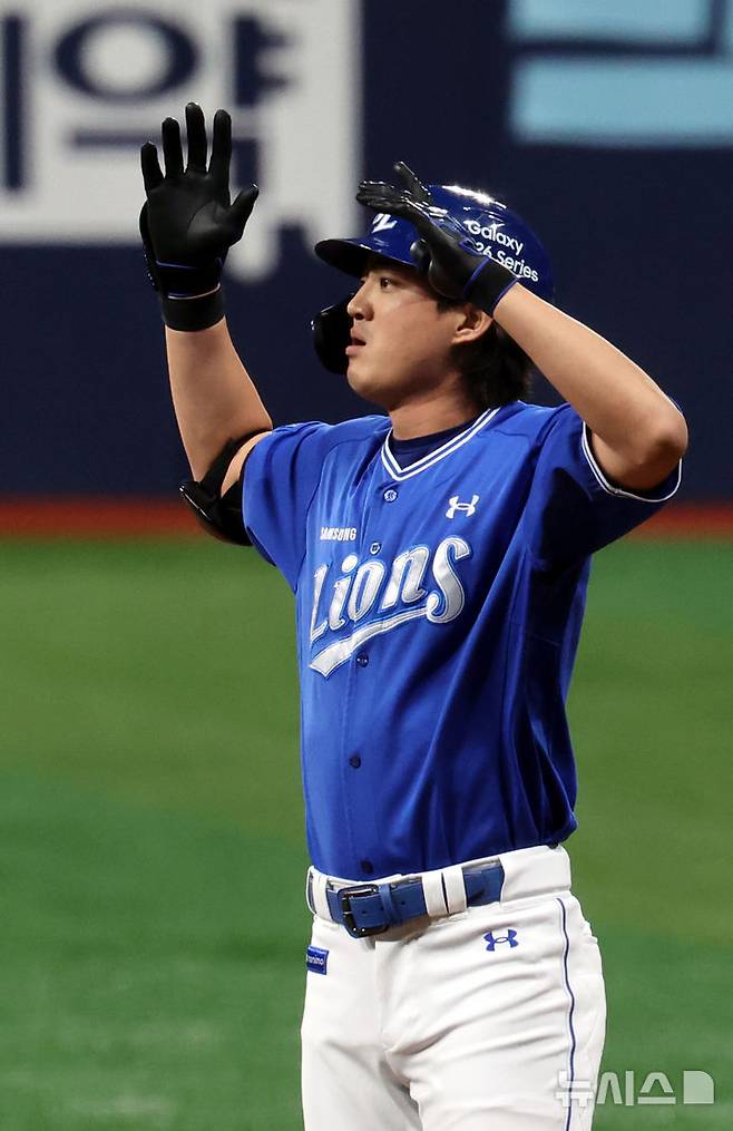 [서울=뉴시스] 박주성 기자 = 21일 오후 서울 구로구 고척스카이돔에서 열린 프로야구 2026 KBO리그 삼성 라이온즈 대 키움 히어로즈의 경기, 1회초 노아웃 주자 2, 3루에서 삼성 구자욱이 2타점 적시타를 치고 있다. 2026.07.21. park7691@newsis.com