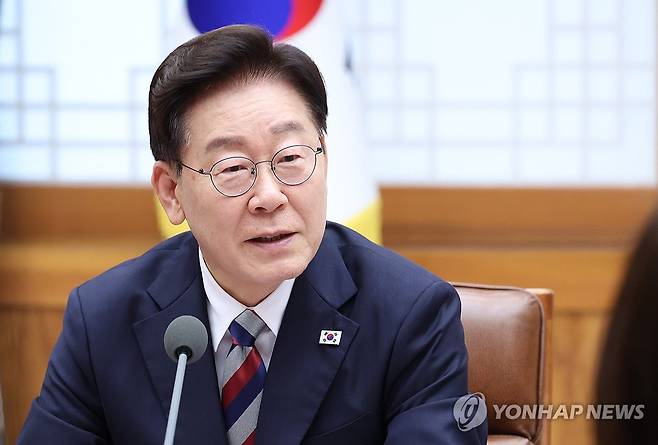 이재명 대통령, 청년정책 간담회 발언 (서울=연합뉴스) 한상균 기자 = 이재명 대통령이 14일 청와대에서 열린 청년정책 전문가 간담회에서 발언하고 있다. 2026.8.14 [청와대통신사진기자단] xyz@yna.co.kr