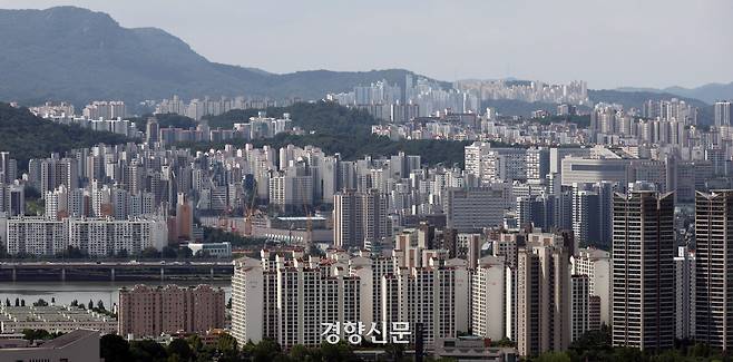 남산에서 바라본 아파트 단지. 김정근기자