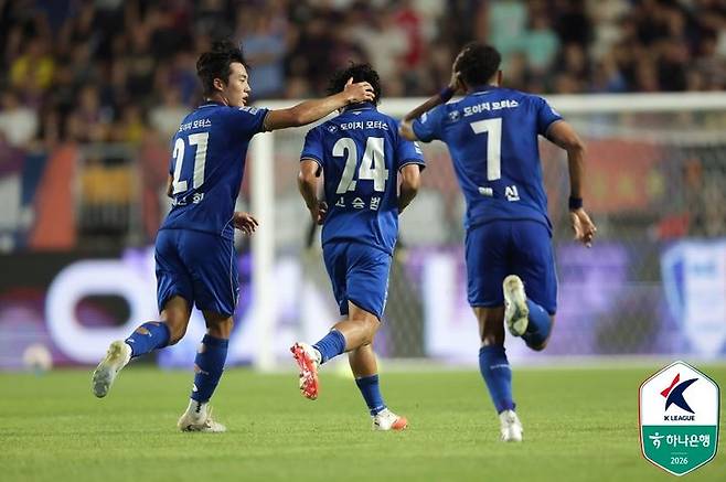 [서울=뉴시스]수원 삼성 고승범 동점골. (사진=한국프로축구연맹 제공)